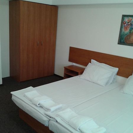 خيساريا Hotel Stroitel المظهر الخارجي الصورة
