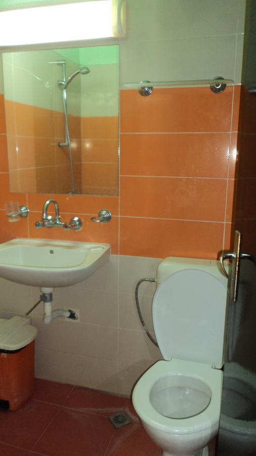 خيساريا Hotel Stroitel المظهر الخارجي الصورة
