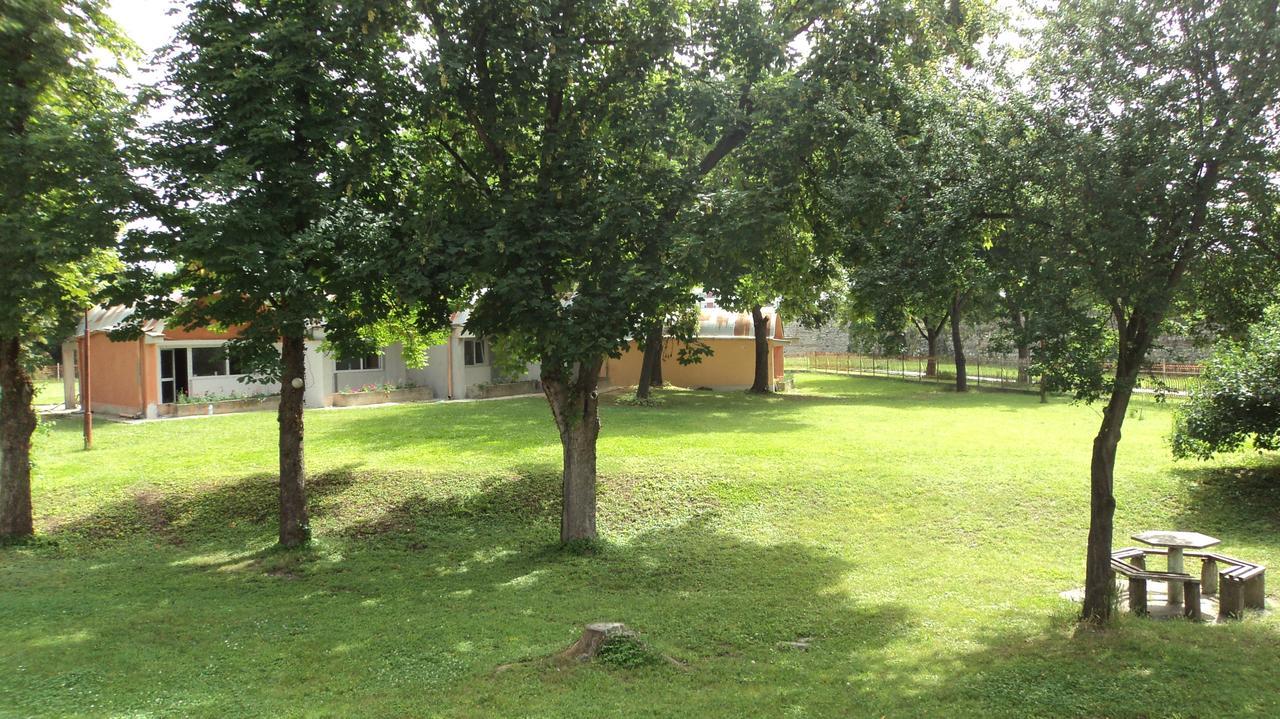 خيساريا Hotel Stroitel المظهر الخارجي الصورة
