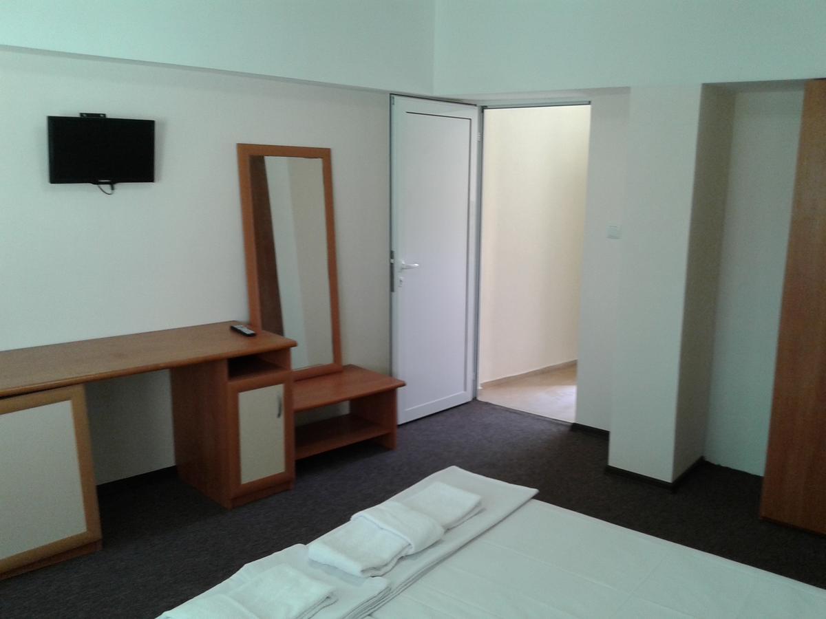 خيساريا Hotel Stroitel المظهر الخارجي الصورة