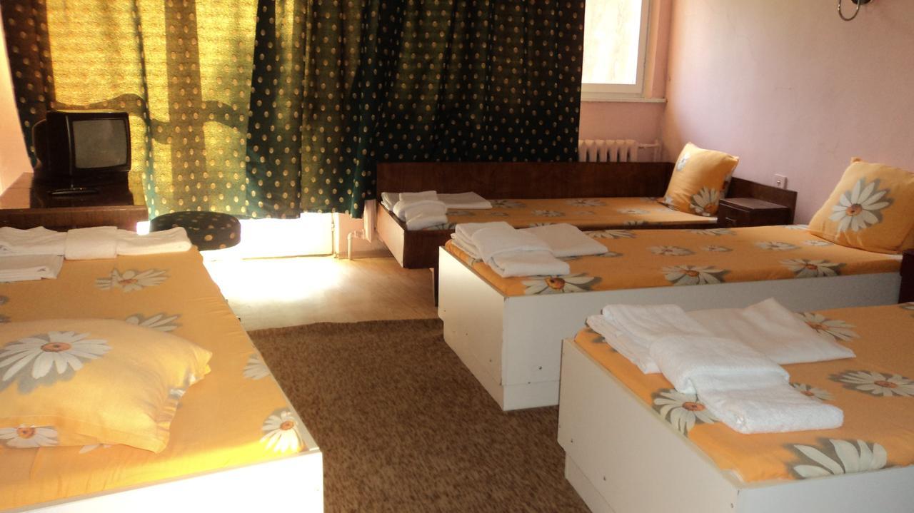 خيساريا Hotel Stroitel المظهر الخارجي الصورة