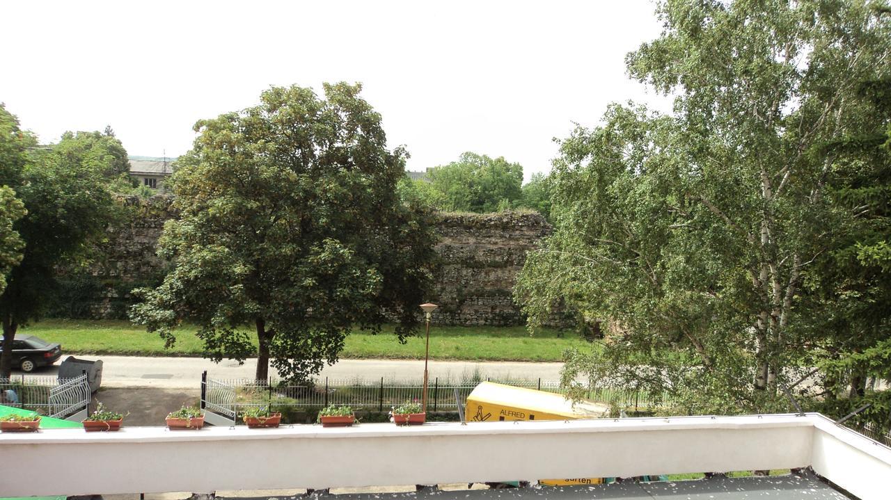 خيساريا Hotel Stroitel المظهر الخارجي الصورة