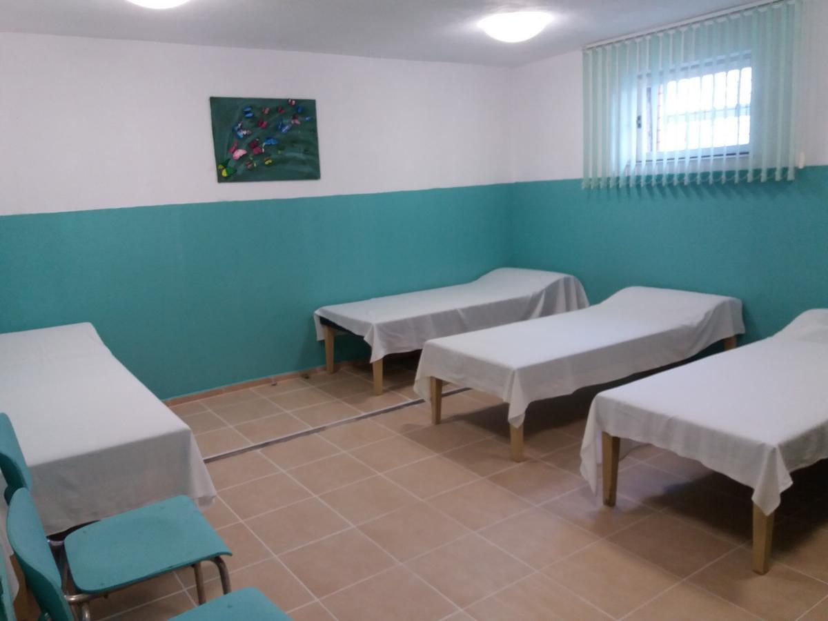 خيساريا Hotel Stroitel المظهر الخارجي الصورة