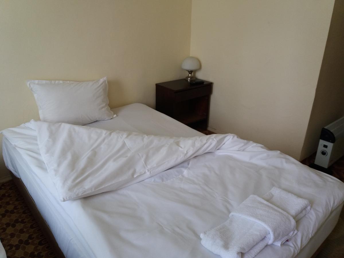 خيساريا Hotel Stroitel المظهر الخارجي الصورة