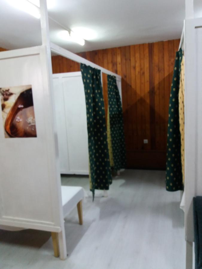 خيساريا Hotel Stroitel المظهر الخارجي الصورة