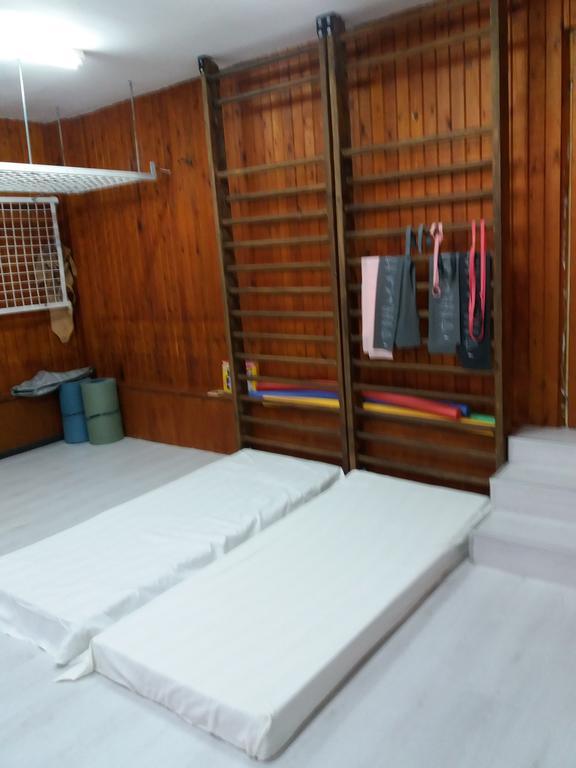 خيساريا Hotel Stroitel المظهر الخارجي الصورة