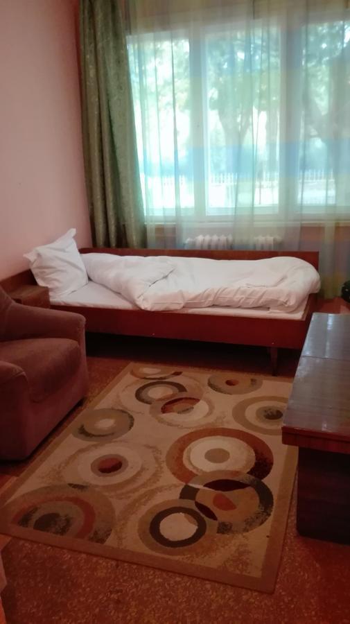 خيساريا Hotel Stroitel المظهر الخارجي الصورة