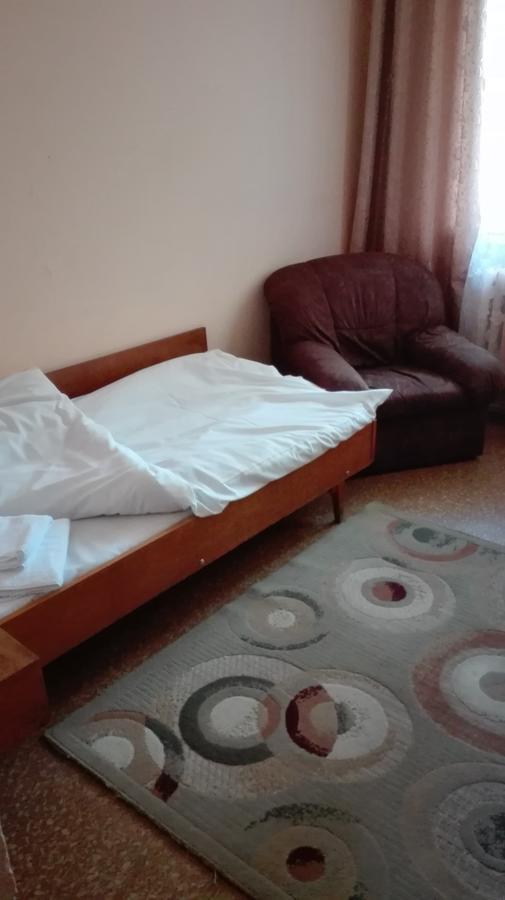 خيساريا Hotel Stroitel المظهر الخارجي الصورة