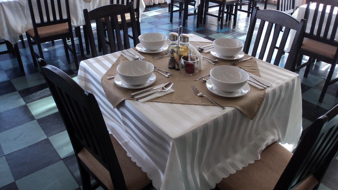 خيساريا Hotel Stroitel المظهر الخارجي الصورة